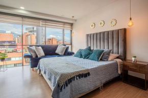 RemoteCasa - Vibrant Cityscape Studio in Laureles